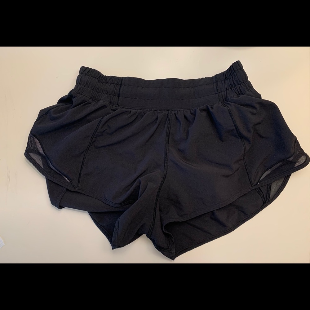 Lulu lemon Hotty Hot shorts 2.5”